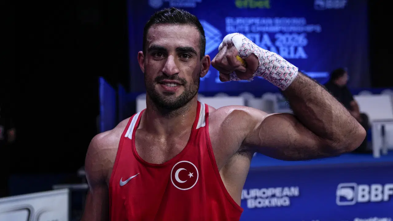 Emrah Yaşar Avrupa Boks Şampiyonası'nda finalde: Türkiye'de bir ilk!