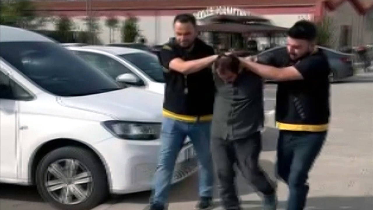 Yolda yürürken taburenin üzerinde gördüğü telefonu çaldı, ‘şeytana uydum’ dedi