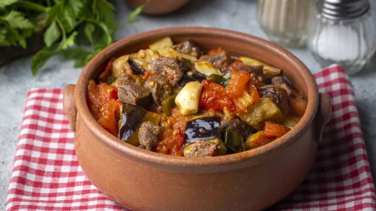 Türk mutfağının efsaneleşmiş lezzeti: Etli güveç tarifi