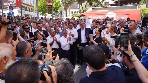 Balıkesir'de CHP'den 12 ilçe belediye başkanı ile il ve ilçe yönetimleri istifa etti