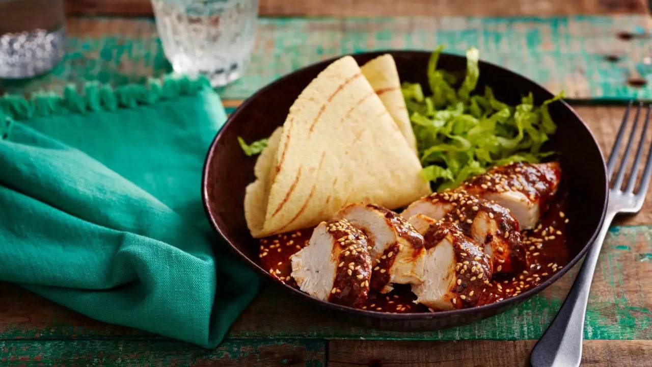 Meksika Mutfağının Saray Mirası: Mole Poblano Chicken