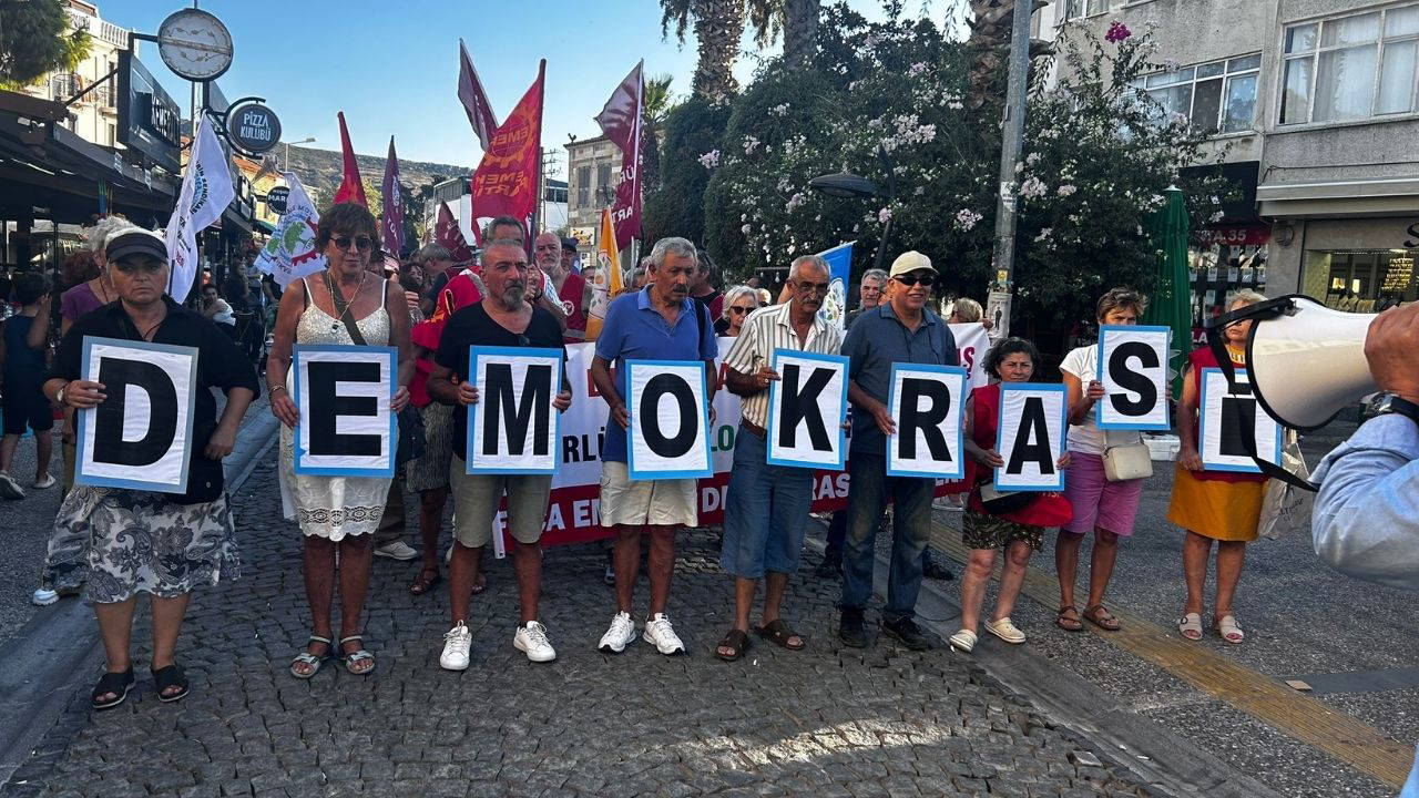 Foça’da CHP’ye abluka tepkisi