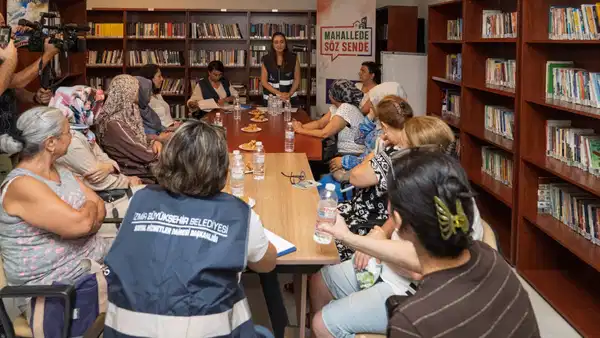İzmir Büyükşehir Belediyesi mahallelinin sesini dinliyor