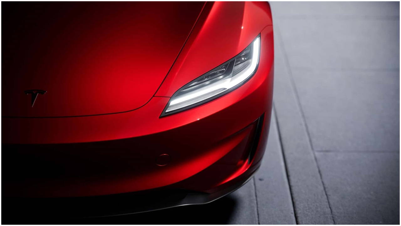 Tesla fiyatları düşüyor! Model 3 ve Model Y’nin standart versiyonları tanıtıldı! İşte Türkiye fiyatları ve satış tarihi...