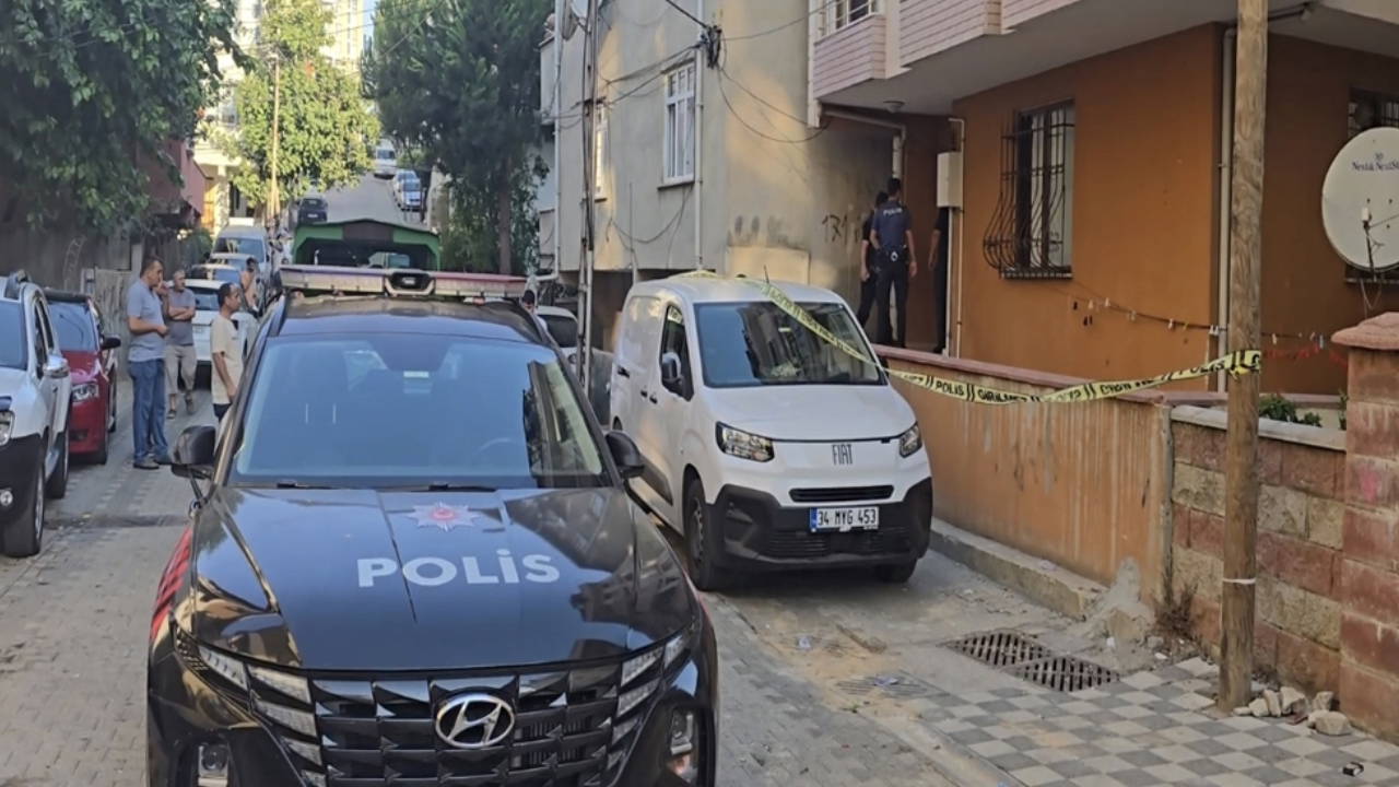 İstanbul'da aile katliamı: Anne ve babasını bıçakladı!