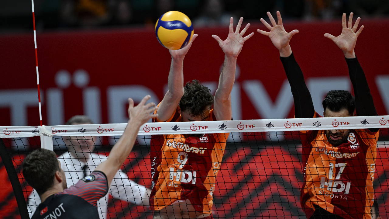 Galatasaray HDI Sigorta'yı mağlup eden Ziraat Bankkart final serisinde öne geçti!