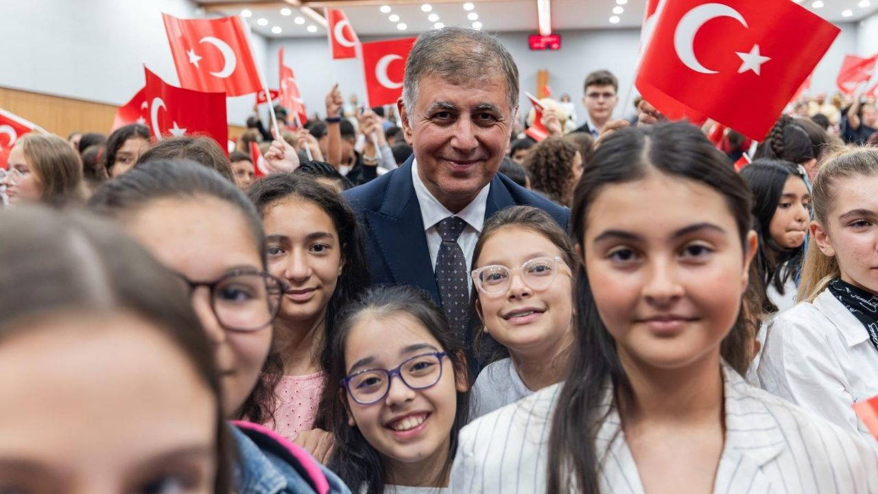 Cemil Tugay Cumhuriyet Bayramı kapsamında gençleri ve çocukları ağırladı