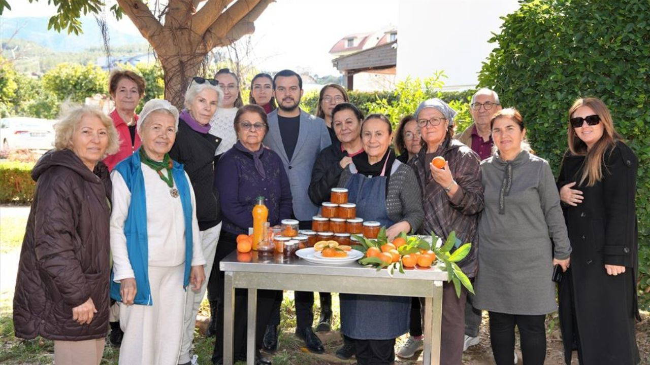 Alanya’da dayanışmanın en tatlı hali: Turunç reçelleri Taha Miraç ve Elisa Deniz için kaynadı