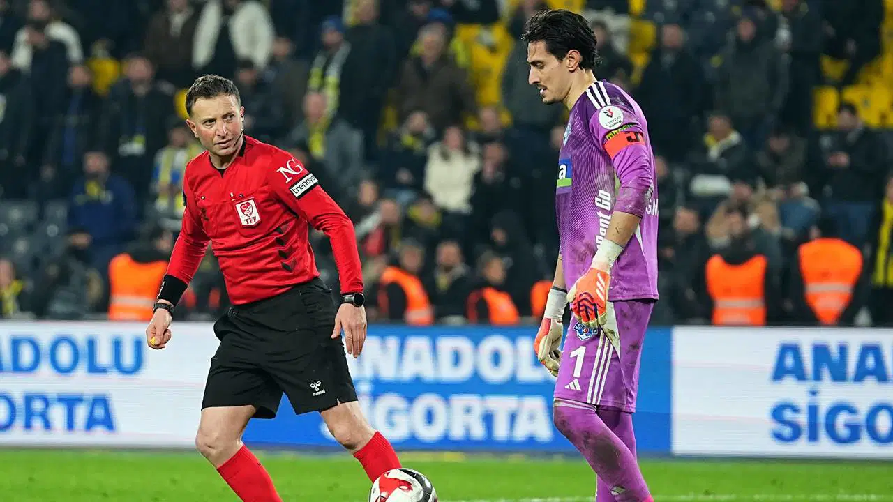 Eski hakemler Fenerbahçe - Kasımpaşa maçını değerlendirdi: Fenerbahçe'nin attığı golde ofsayt var mı?