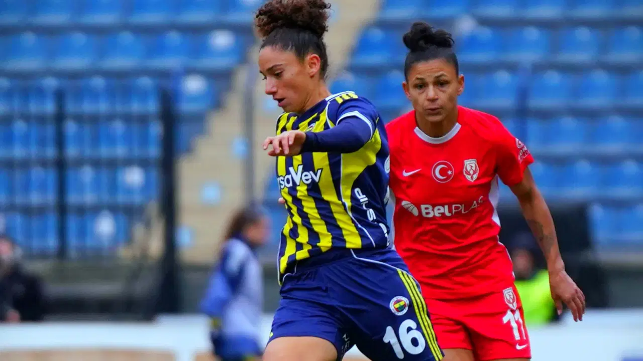 Fenerbahçe deplasmanda son dakikada yıkıldı!