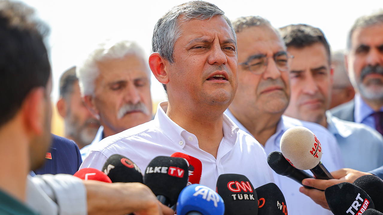 Özgür Özel'den Diyarbakır'da bir 'yeni yol' çıkışı daha: 'CHP'deki haksız kayyımı bir şekilde sonlandırırız'