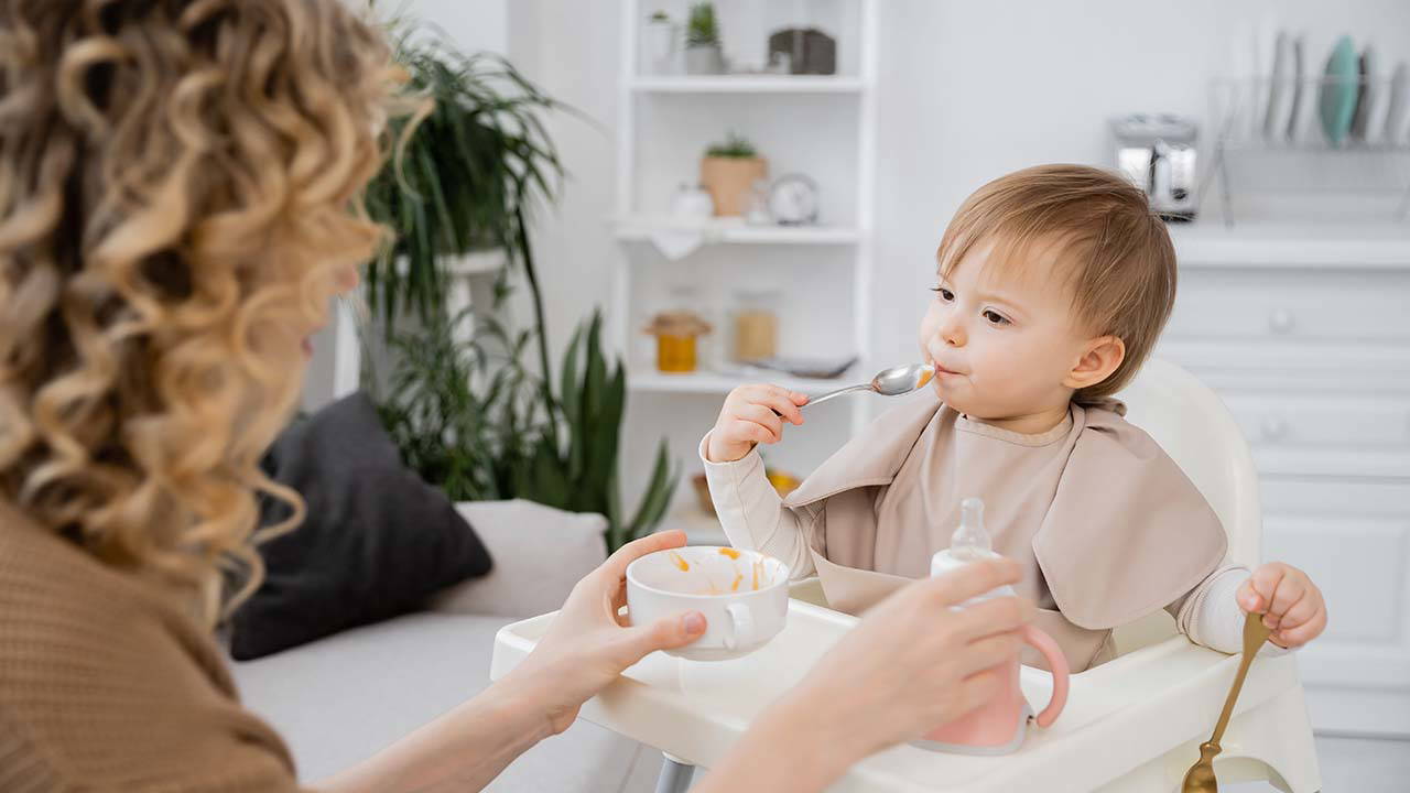 Uzmanından kritik 'ek gıda' uyarısı: 1 yaş öncesi bu besinleri sakın vermeyin!