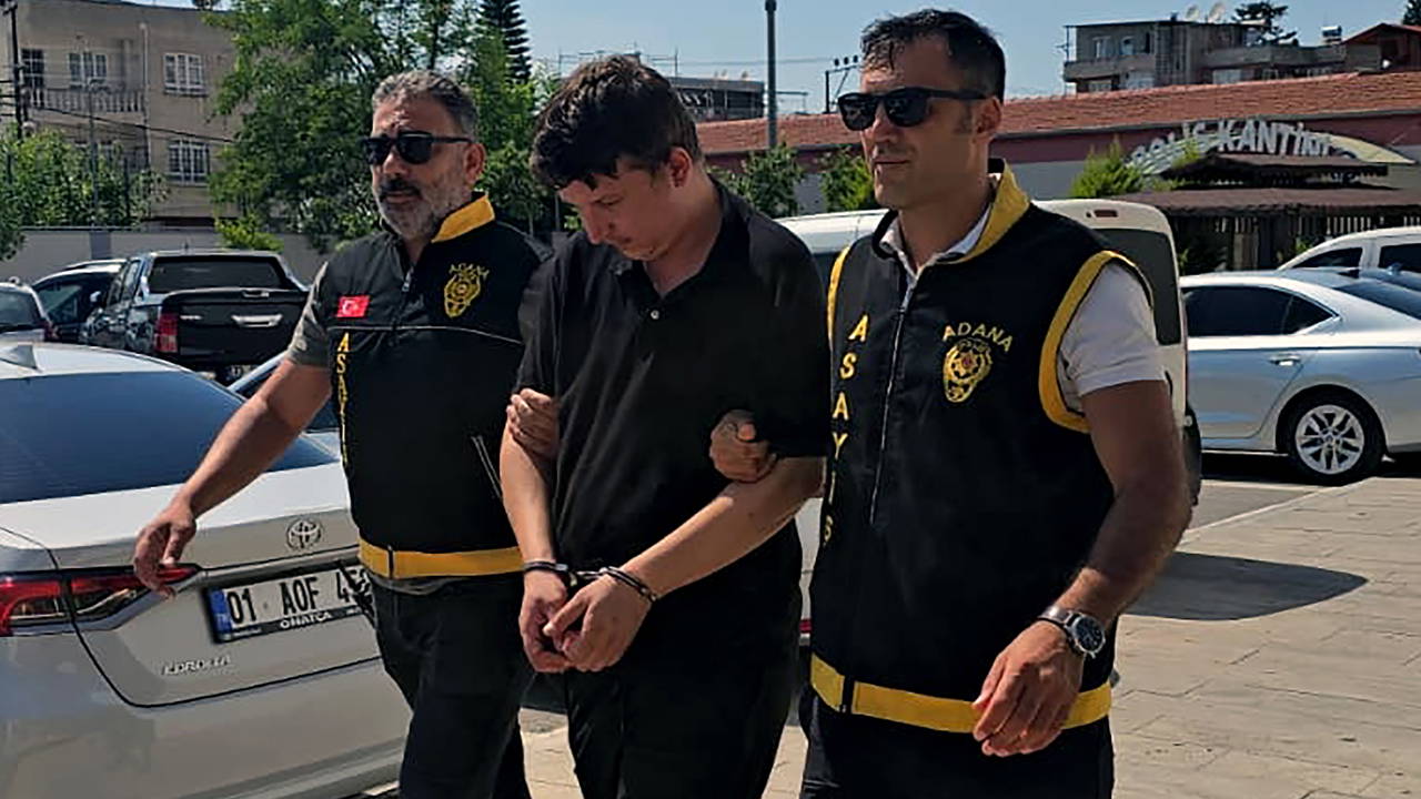 Başkasının 'kimliğini' gösterdi, kolundaki dövme fark edilince yakalandı