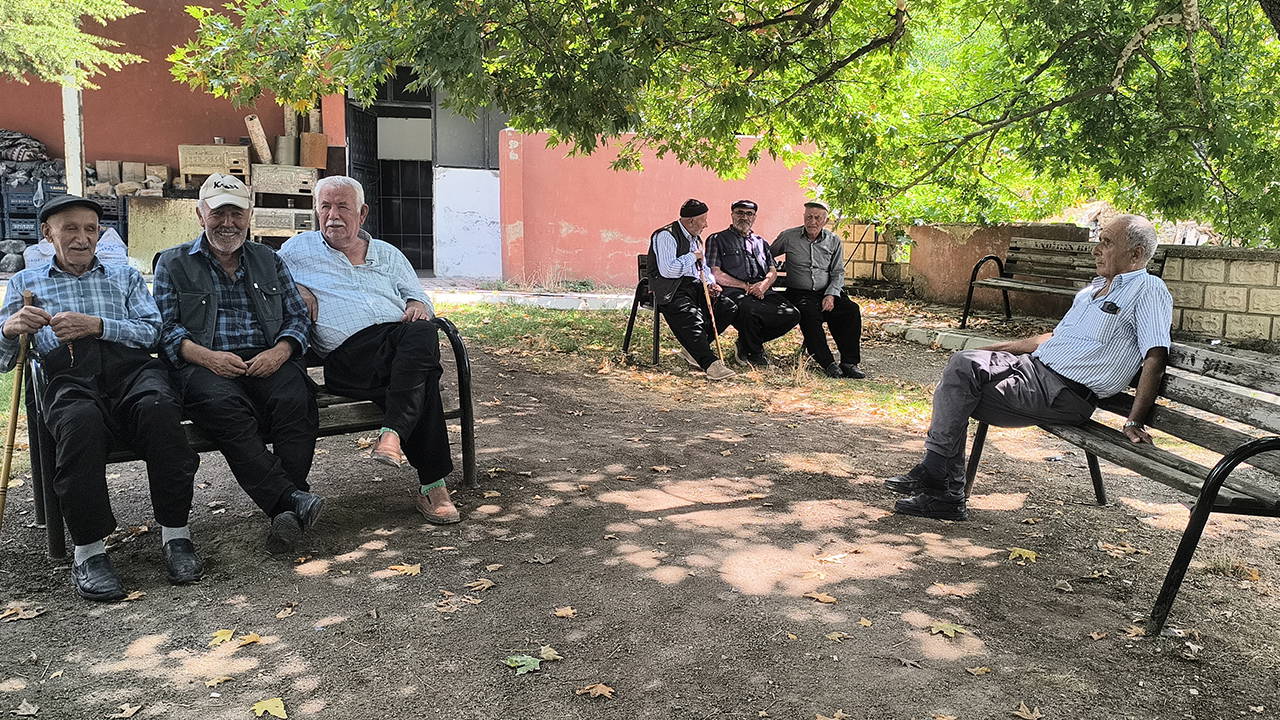 Kahramanmaraşlı emekli böyle isyan etti: 'Çay 15 lira, nasıl içelim?'