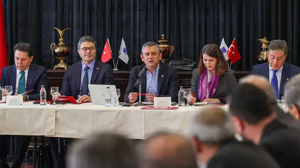 Özgür Özel, partisinin Doğu ve Güneydoğu Bölgesi il başkanlarıyla bir araya geldi