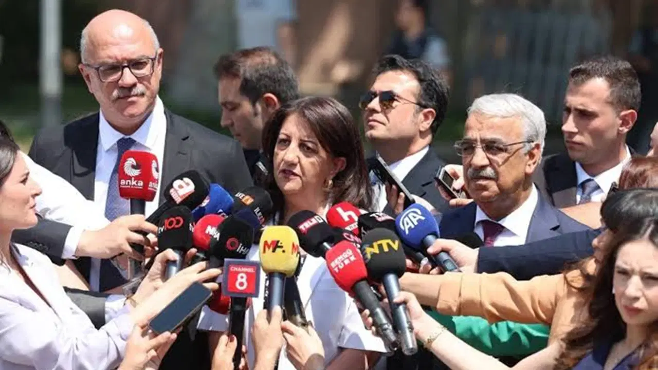 İmralı Heyeti'nin Öcalan'la görüşmesi sona erdi: 5 saat sürdü