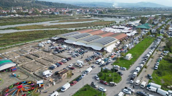 Çaycuma Belediyesi giyim pazarının üstü kapanıyor, 500 kilovatlık bir GES daha geliyor