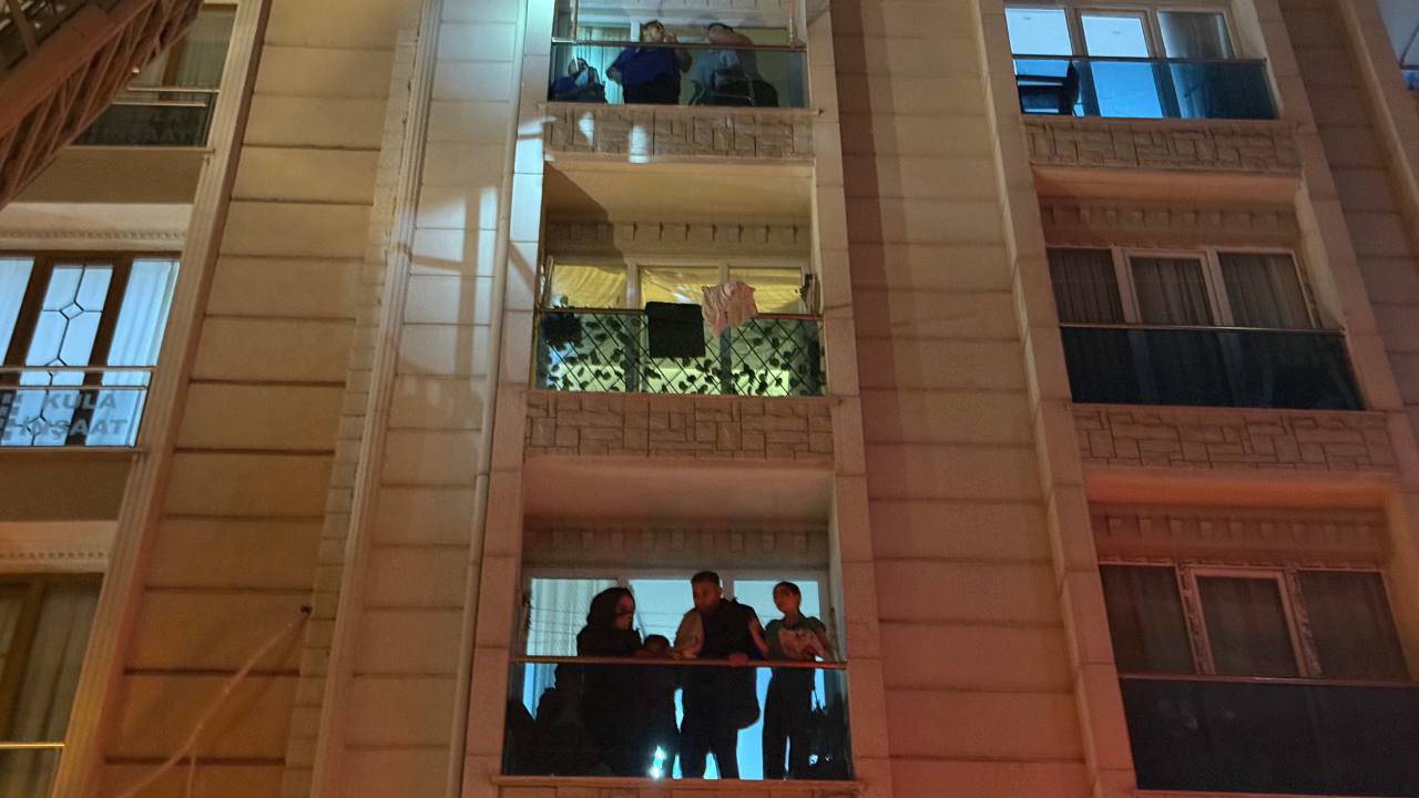 İstanbul'da korkutan yangın: Bina tahliye edildi, hastaneye kaldırılanlar var!