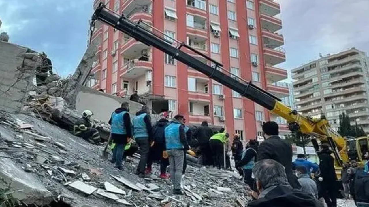 Depremde 56 kişiye mezar olan Zeray Apartmanı davasında 11 sanığa 'bilinçli taksir'den ceza istemi 