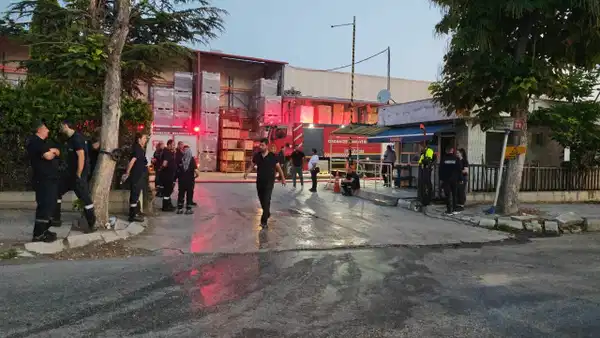 Eskişehir'de plastik fabrikasında yangın: 1 işçi hastaneye kaldırıldı
