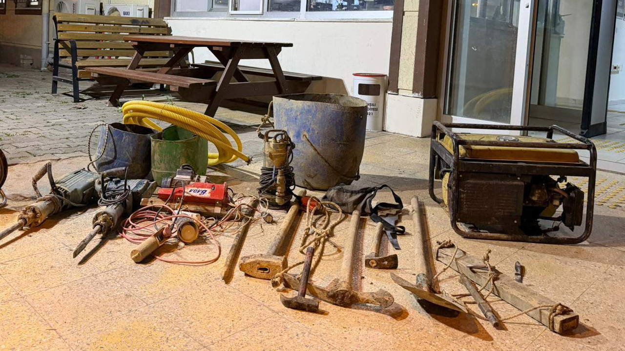 Kaçak kazı yapıp define aradılar: 4 kişi Kırıkkale'de suçüstü yakalandı