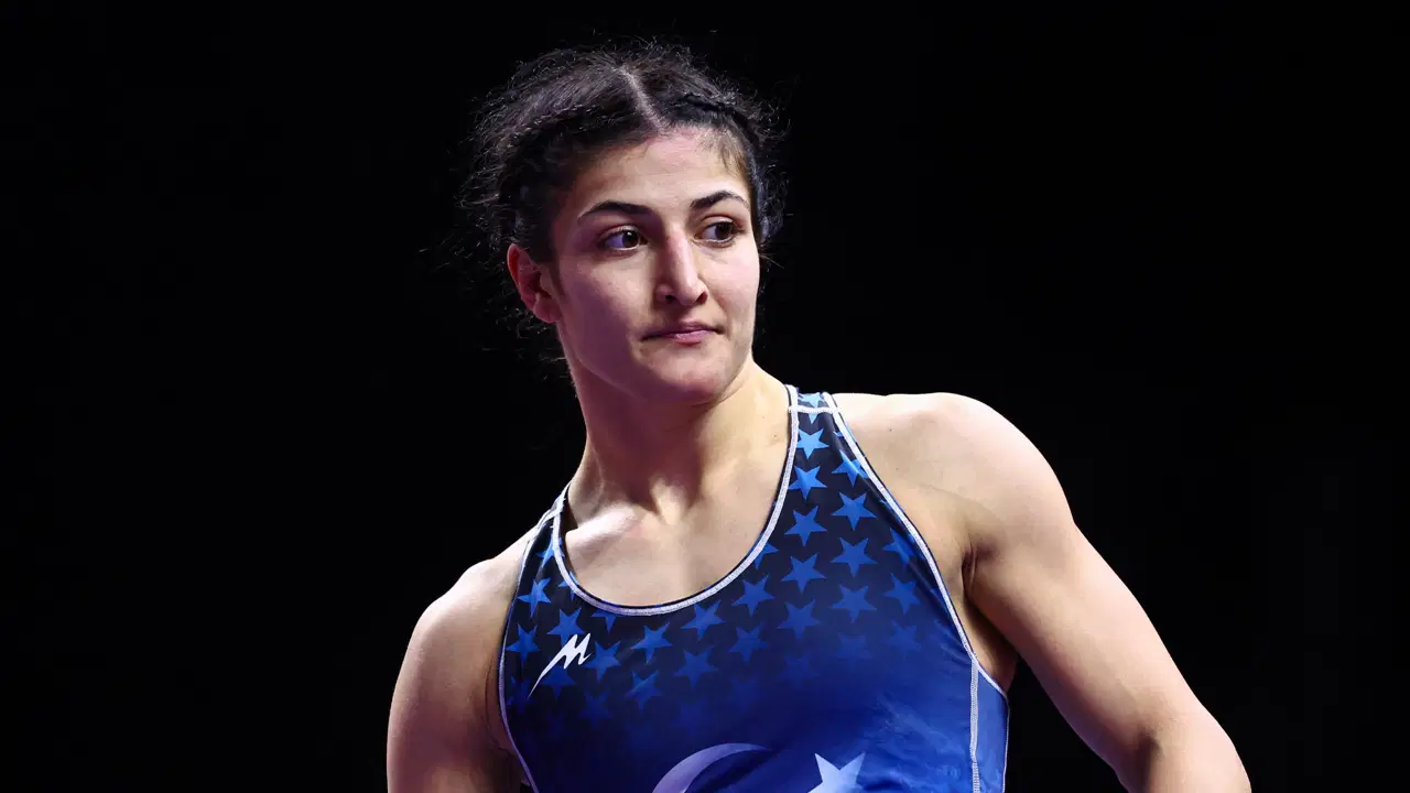 Elvira Süleyman Kamaloğlu, Avrupa Güreş Şampiyonası'nda finale yükseldi