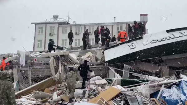 6 Şubat depremlerinde 16 kişiye mezar olmuştu: 'Avşar Otel' davasında firariler aranıyor, sanıklar tutuksuz!