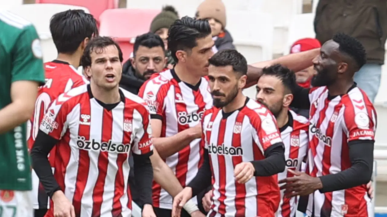 Sivasspor, play-off potasına yaklaştı