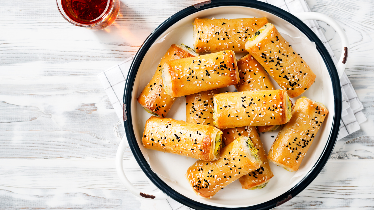 Kıyır kıyır sodalı peynirli börek tarifi...