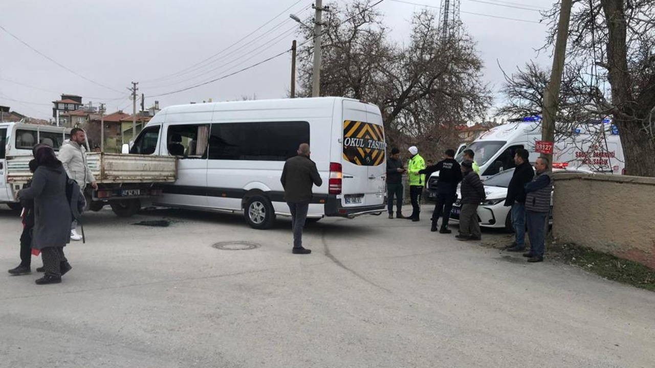 Okul servisi belediye aracı ile çarpıştı: 5 yaralı