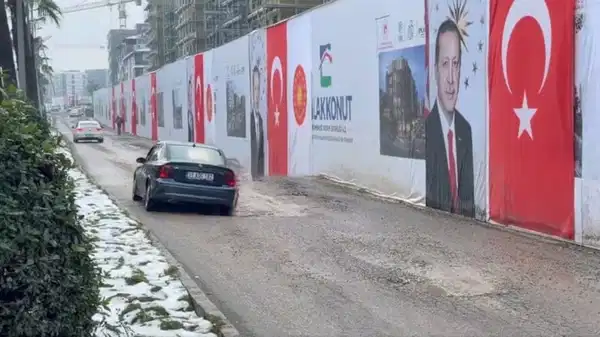 Erdoğan ziyareti için yenilenen yollar 10 gün dayanmadı! Asfalt çöktü, çukurlar oluştu…