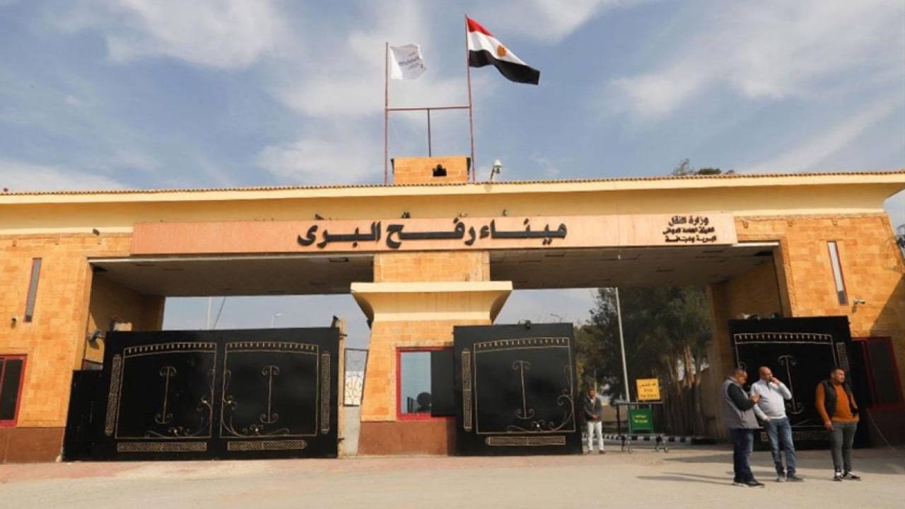 İsrail Gazze'ye açılan tüm kapıları kapattı: İran'ın misillemelerini gerekçe gösterdi