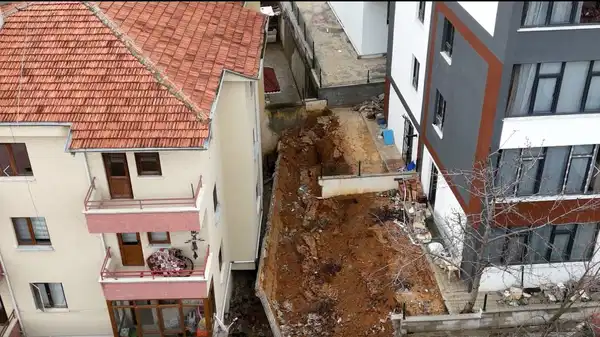 Ankara'da istinat duvarı çöktü: 4 apartman tahliye edildi!
