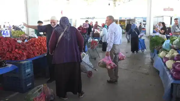 Yurttaşlar pazar fiyatlarından yakındı: '500 lirayla geliyoruz, iki günlük yiyeceği zor alıyoruz'