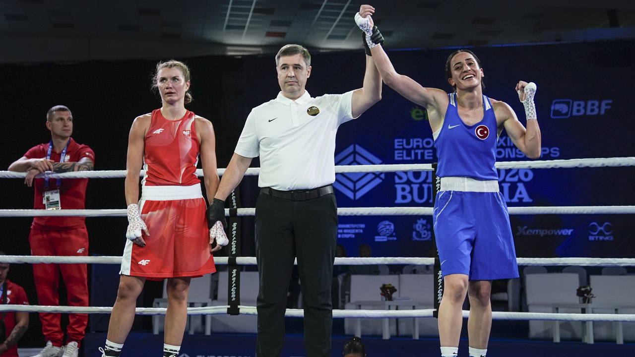 Hatice Akbaş, Avrupa Boks Şampiyonası’nda madalyayı garantiledi