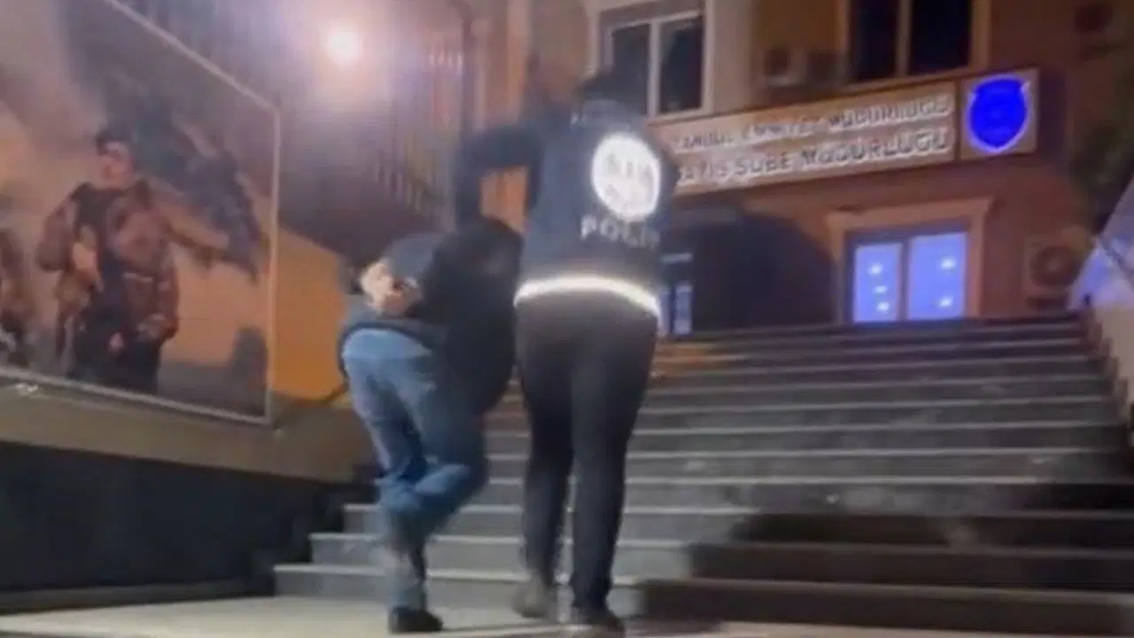 Sosyal medyada polis yeleği giyerek yayın yapan şahıs gözaltına alındı