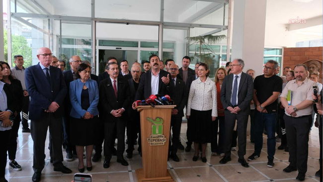 Tepebaşı Belediyesi önünde 'operasyon' tepkisi