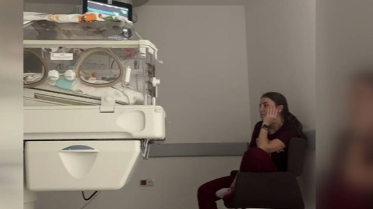 Doktorun kuvöz başındaki nöbeti sosyal medyada gündem oldu