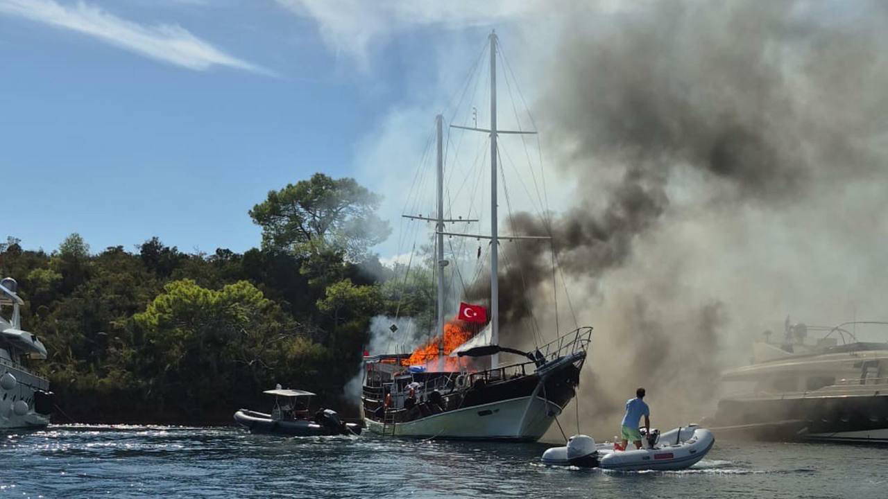 Anbean kaydedildi... Yassıada açıklarında tekne yangını!