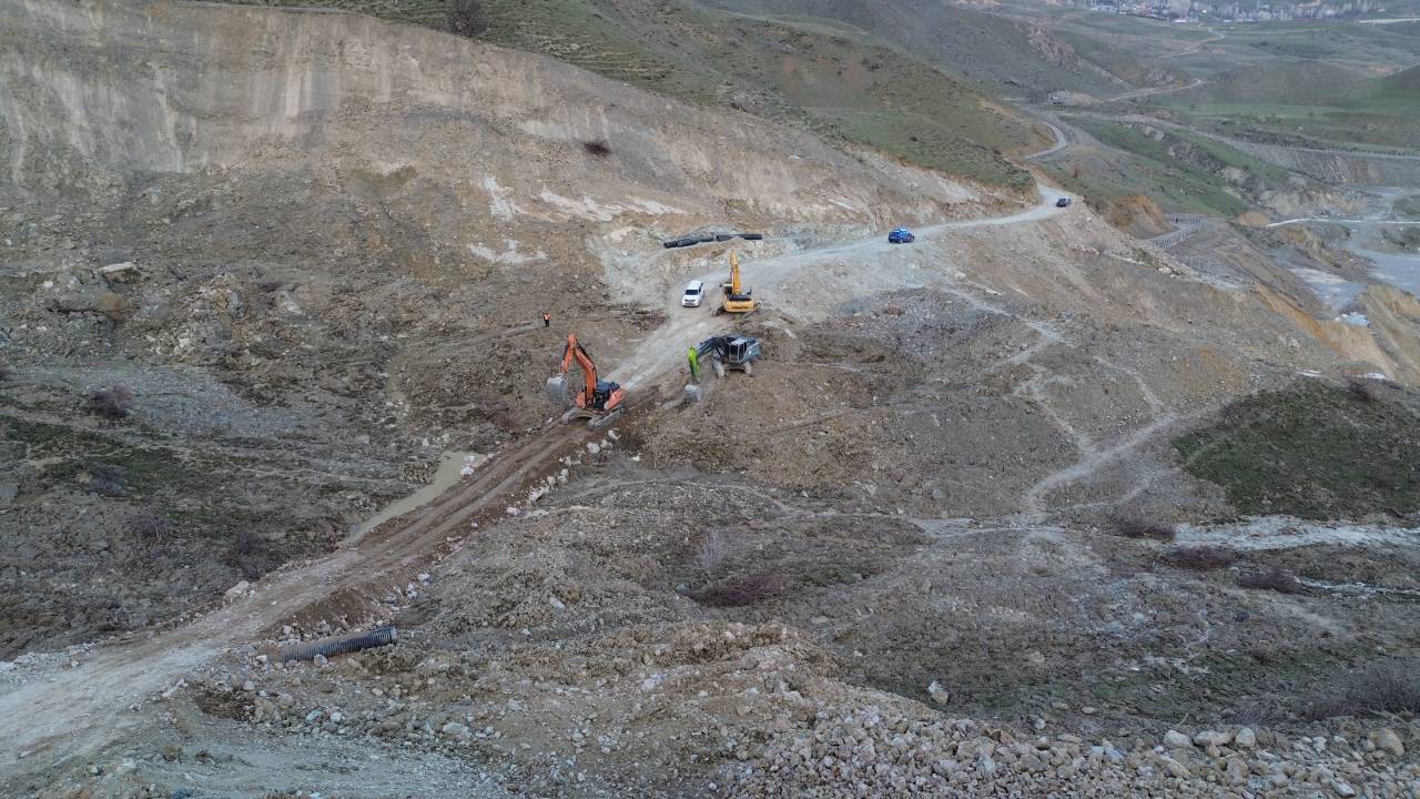 6 gündür kapalıydı: Hakkari-Van karayolu ulaşıma açıldı