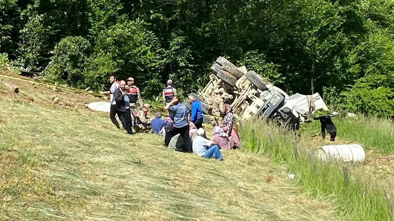 Beton mikseri 150 metrelik dik yamaçtan yuvarlandı: 2 ölü, 1