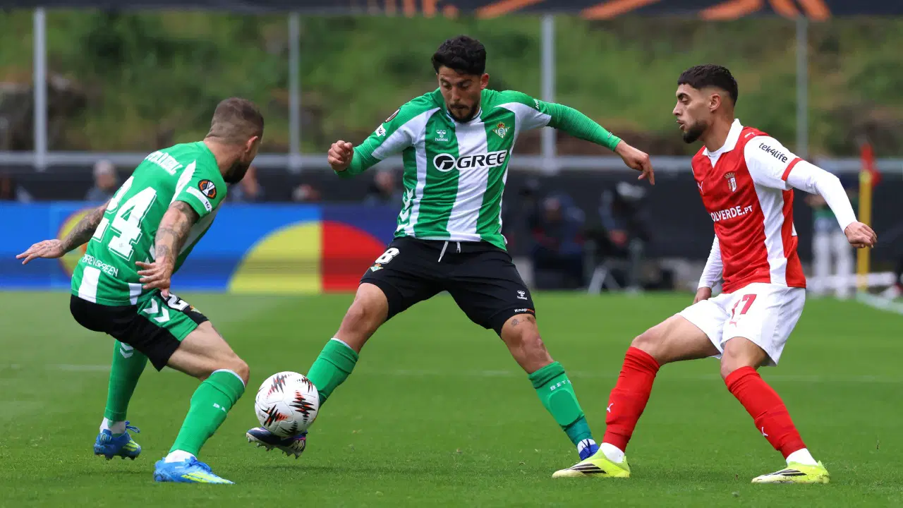 Real Betis Portekiz'den avantajlı dönüyor!