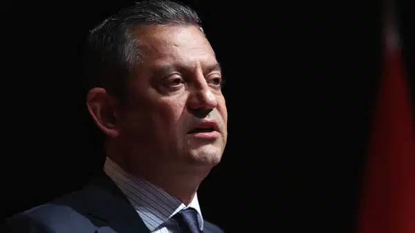 Özgür Özel'den videolu Nazım Hikmet anması: Yürüyüş görüntüleriyle paylaştı 