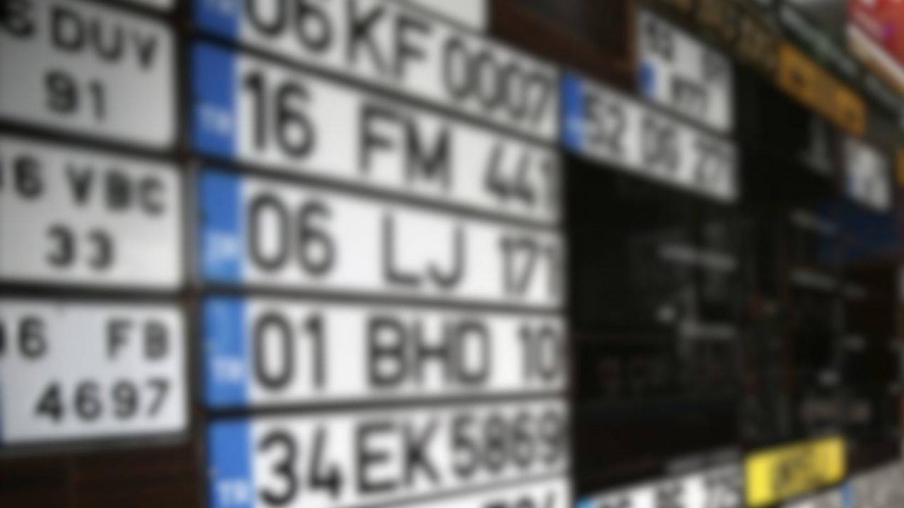 App plaka nedir? App ve normal plaka arasındaki fark nedir? App plaka kullanmanın cezası ne kadar?