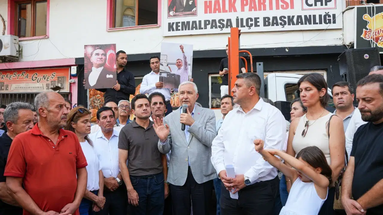 İzmir'de CHP'den toplu istifa: 5 belediye başkanı YENİ Parti'de