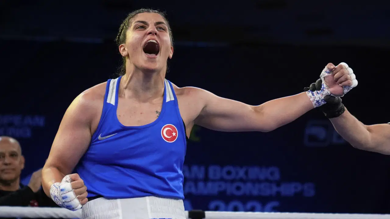 Busenaz Sürmeneli, Avrupa Boks Şampiyonası'nda üst üste ikinci kez finale çıktı!