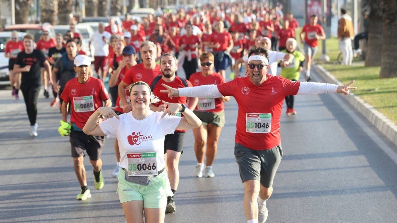 Karşıyaka'da Ata’dan Ana’ya Saygı Koşusu