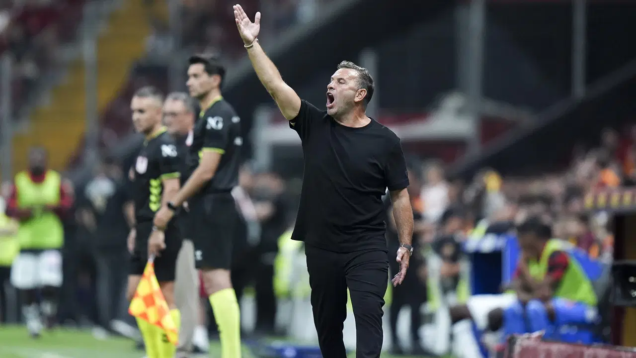 Galatasaray'dan hazırlık maçına kabus gibi başlangıç: Taraftardan protesto, penaltı, kırmızı kart
