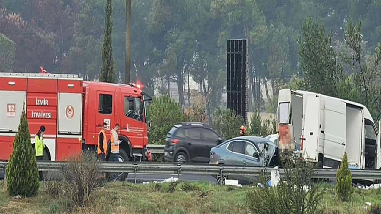 Araç lastiği değiştirenlere otomobil çarptı: 1 ölü, 4 yaralı
