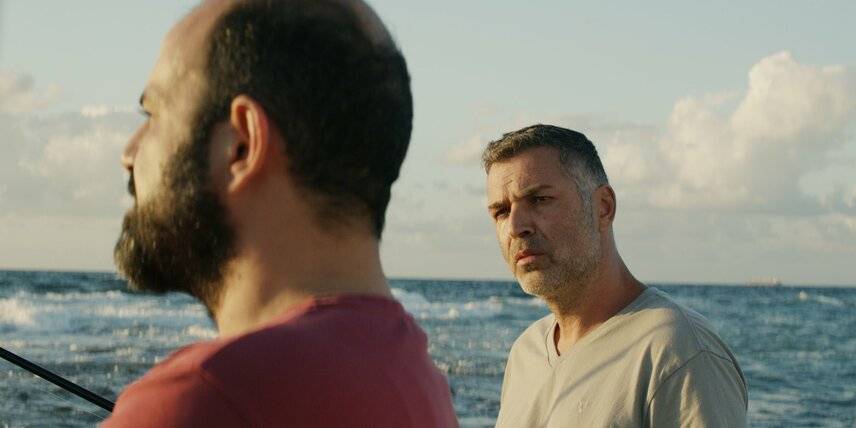 Akdeniz Ateşi (Mediterranean Fever) filminin konusu ne? Akdeniz Ateşi filminin oyuncuları kim?